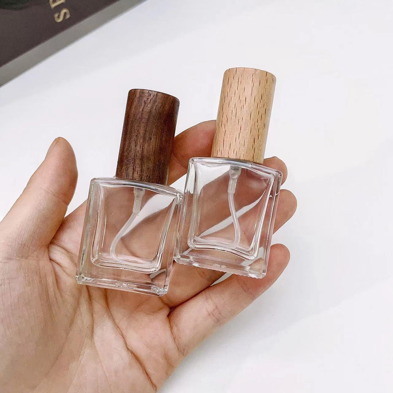 Perfume Fragrance Book - ขวดสเปรย์น้ำหอมแก้วใสหนา10มล. พร้อมฝาไม้ขวดสี่เหลี่ยมแบบพกพาหัวฉีดน้ำหอมเปล่า